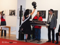 Fashion Show in der Contemplor Galerie Wien am 14. 03. 2024